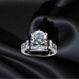 Elegant Sterling Silver (925) Ring